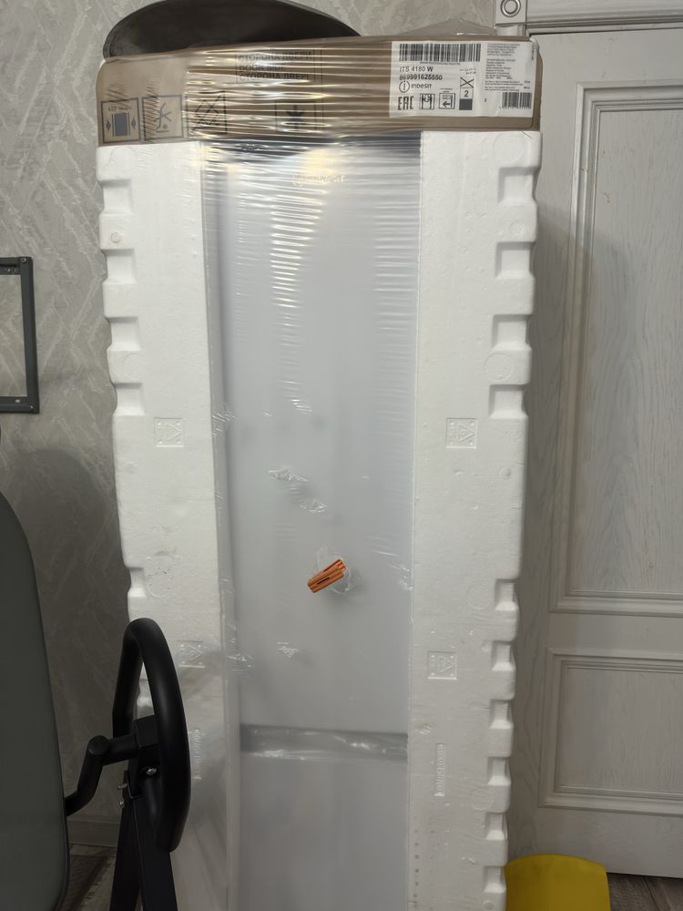 Indesit холадилник новый в упаковке