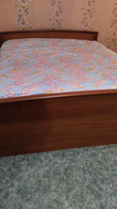 Продам кровать 2 на 1.60
