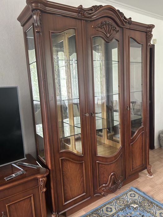 2 горки в гостиную с доставкой Можно по отдельности.