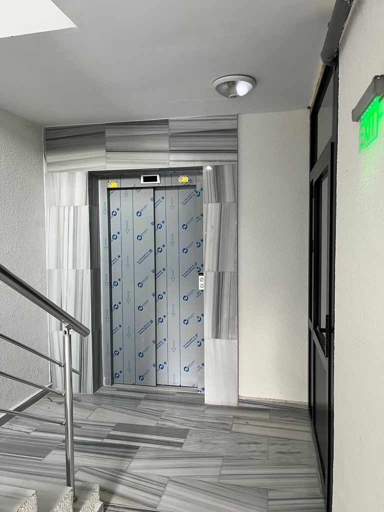 Продава се Двустаен апартамент в Търговище, Изток 1 - 52 кв.м за 1471 €/кв.м - Снимка #2