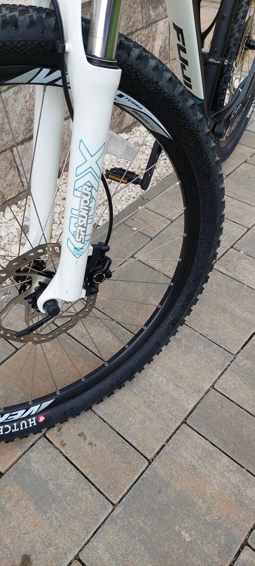 Vând Bicicleta Fuji Aluminiu roti 27,5,Frâne hidraulice,XT