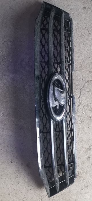 Решотка радиатора лада веста