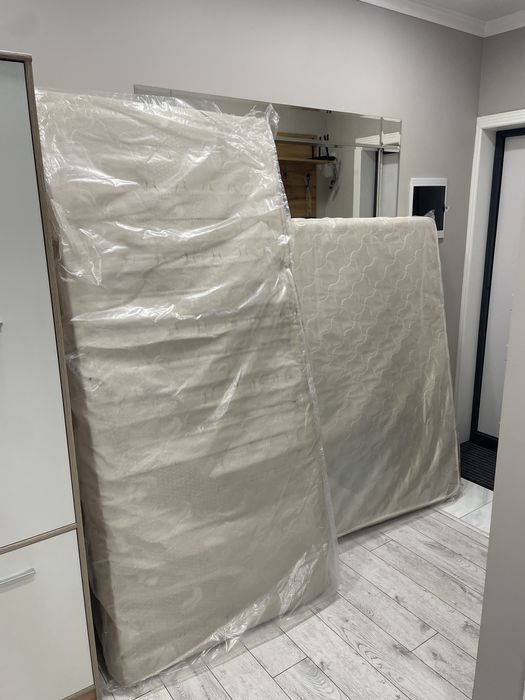 2 матраса, размер одного 2 х 1,60, второго 2 х 1