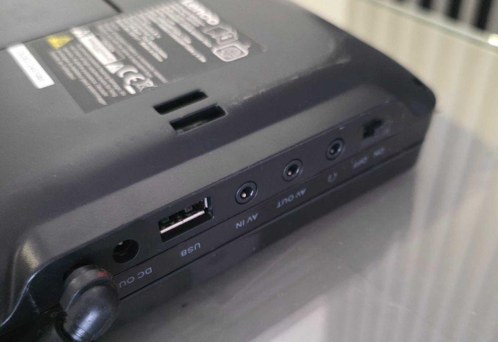 Dvd player portabil Lenco - 9 inch cu usb ,card,mp3,divx video