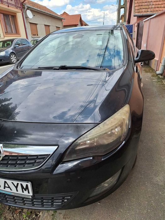 Vand Opel Astra J, 1.4 Benzina, an 2010, 74kw, 170.000 Km,inmatriculat