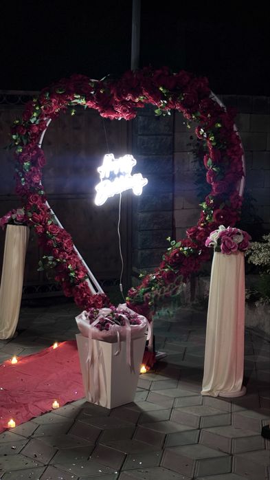 арка сердечка с цветами
