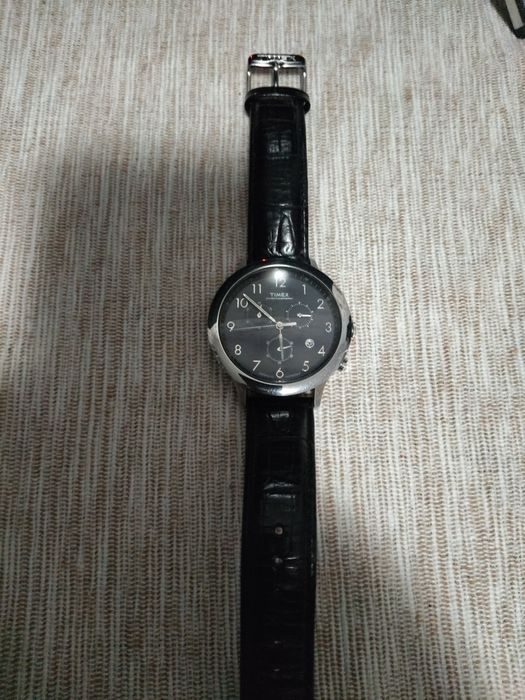 Vând ceasuri Timex.Guees