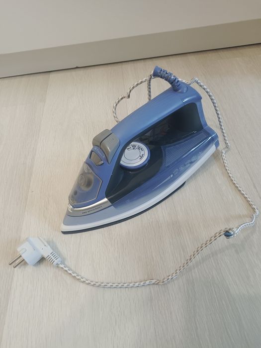 Утюг Panasonic работает