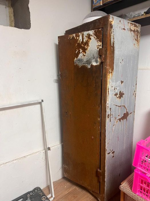 Продам сейф старый