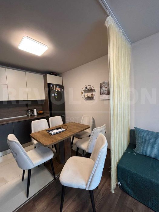 Продава се Тристаен апартамент в Варна, Център - 99 кв.м за 1920 €/кв.м - Снимка #1