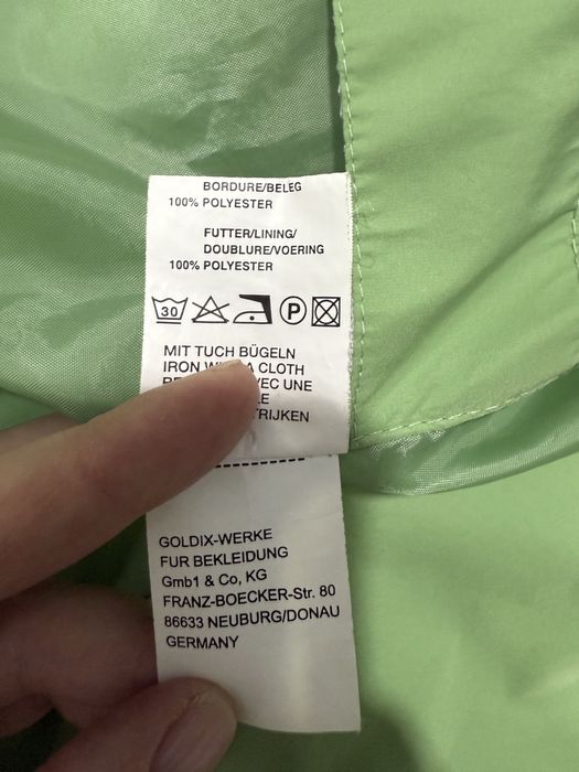 Дегкая куртка,плащ,ветровка 52 размер российский ,размер L-XL