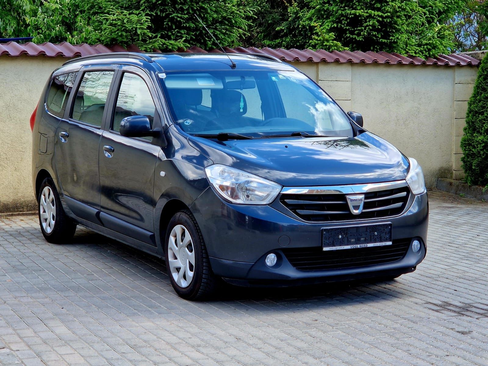 Dacia Lodgy 1.6 mpi E5 Clima MediaNav Laureate 07/2013 ca și Logan MCV