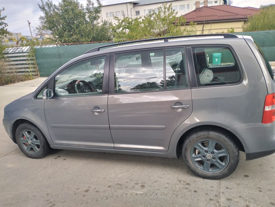 Vând Volskwagen Touran motor 1.9