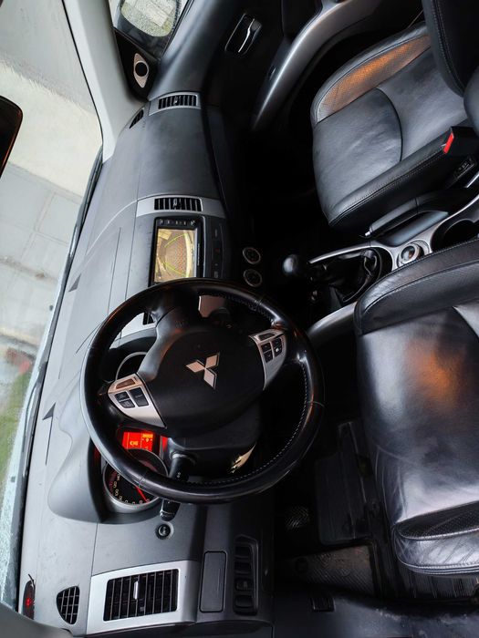 Mitsubishi Outlander 2.2 DID най-висок клас оборудване