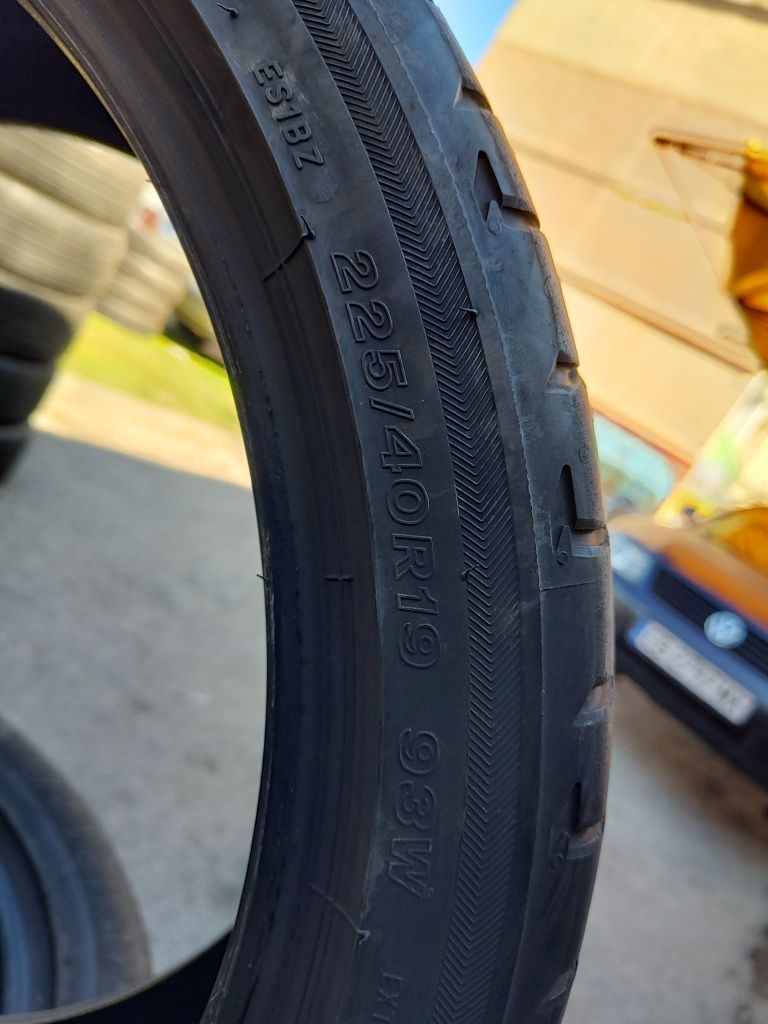 225/40/19 Bridgestone летни