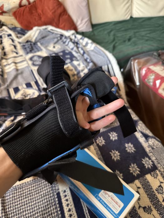 Orteza pentru police si Articulatia mainii