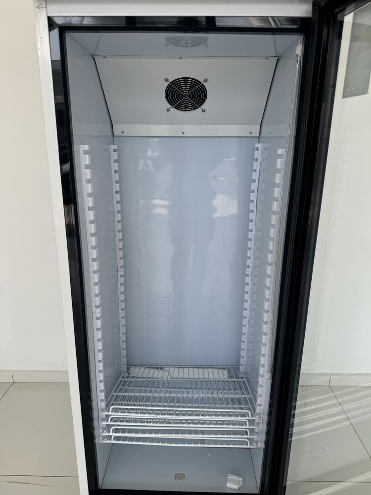 Витринный холодильник Technobox Объем (л): 278