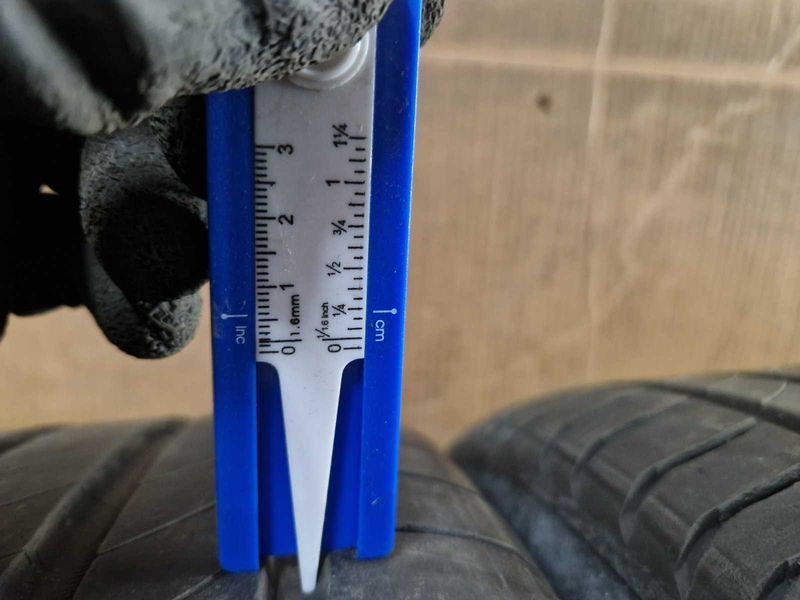 2 Michelin R19 235/50
летни гуми
DOT0622