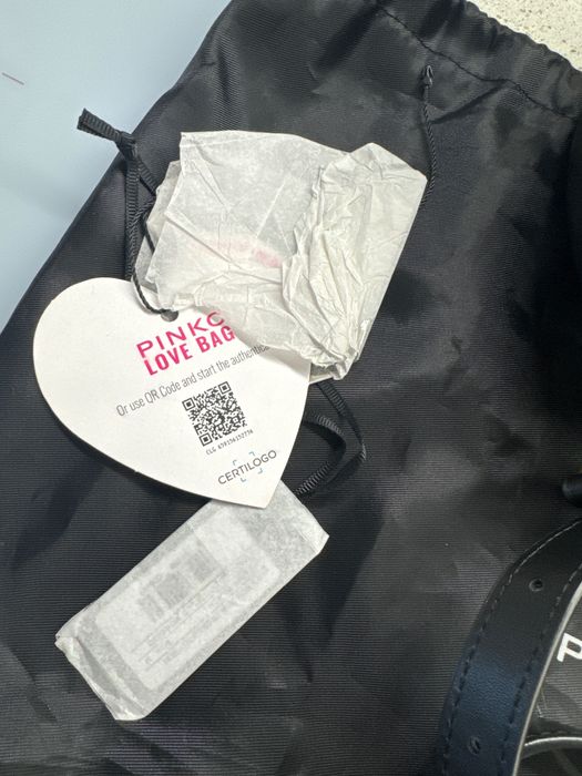 Дамска чанта Pinko в черно