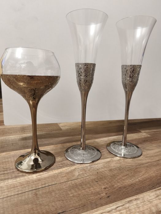 Сватбени чаши и църковен бокал