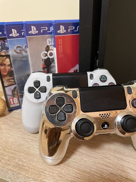 PLAYSTATION 4 slim - 2 геймпада + 7 игри на диск