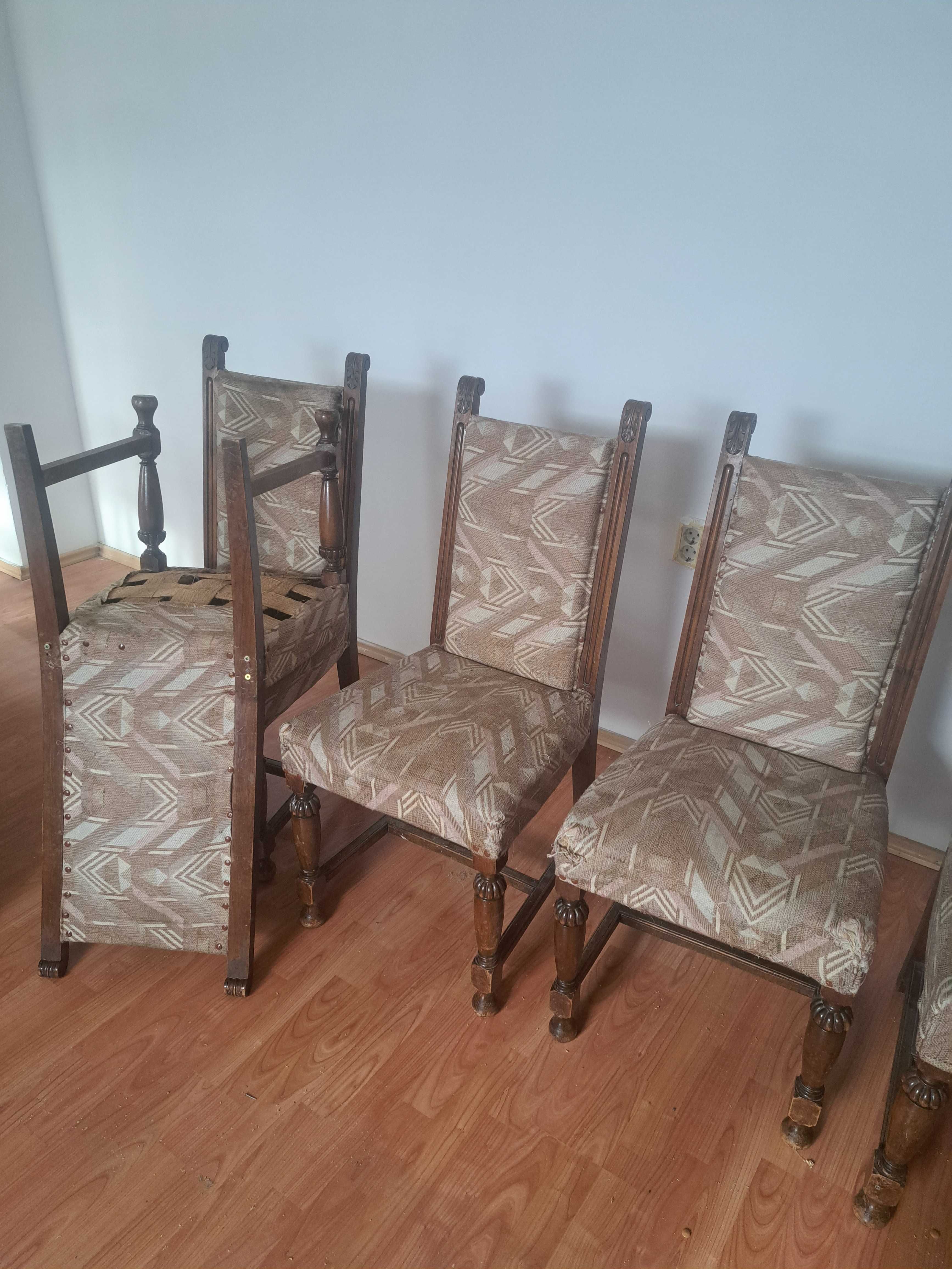Антични столове с дърворезба
