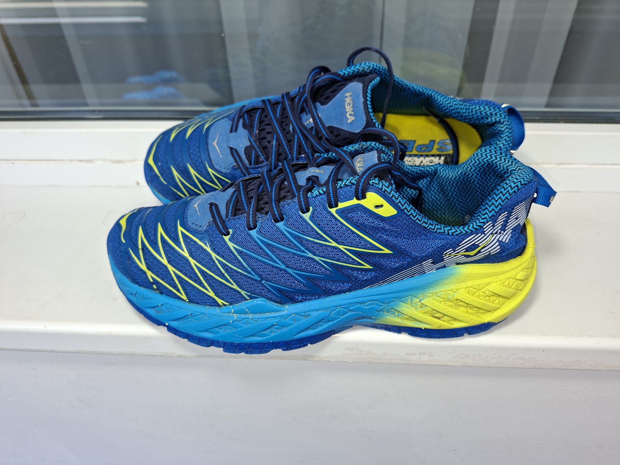 Vând pantofi sport Hoka originali nr 42