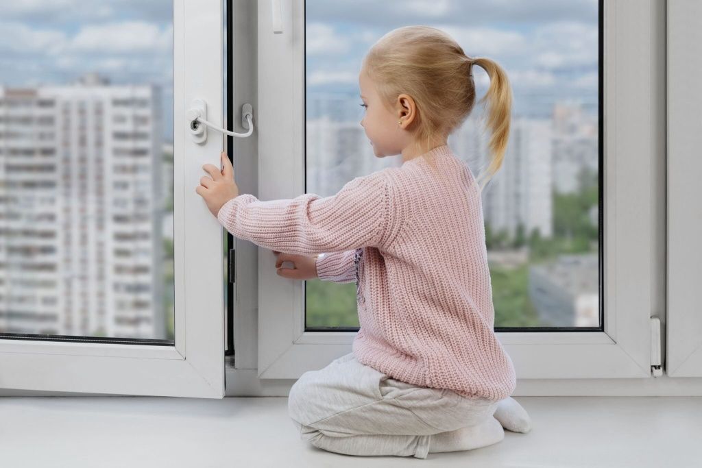 Москитные сетки всех видов защита от детей ремонт окон  замена стекла