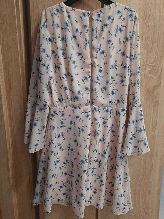 Rochie de zi / ocazie scurta marimea 34 / 36 roz cu flori albastre