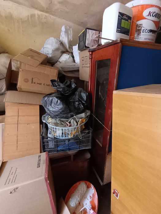 Dau mobilier vechi