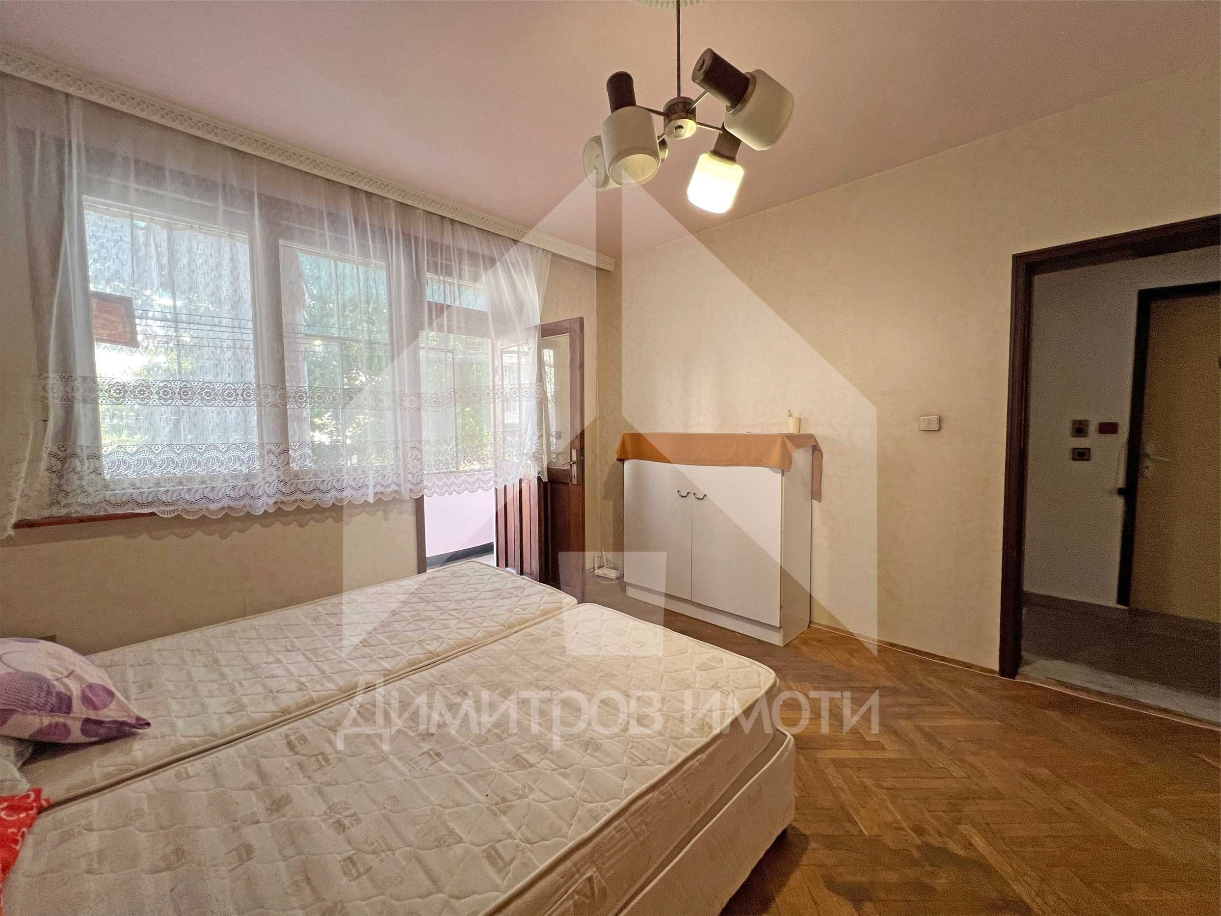 Продава апартамент (4+1) 100м2 в тухлена жилищна кооперация ТОП център