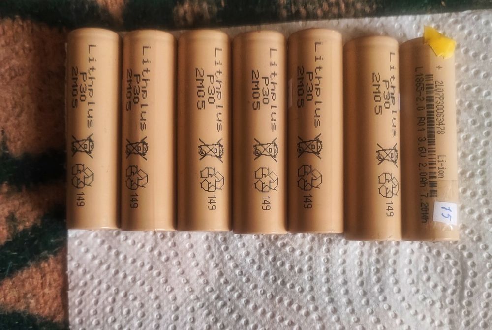 Celule 18650 Bosch + Încărcător GAL 18V-40