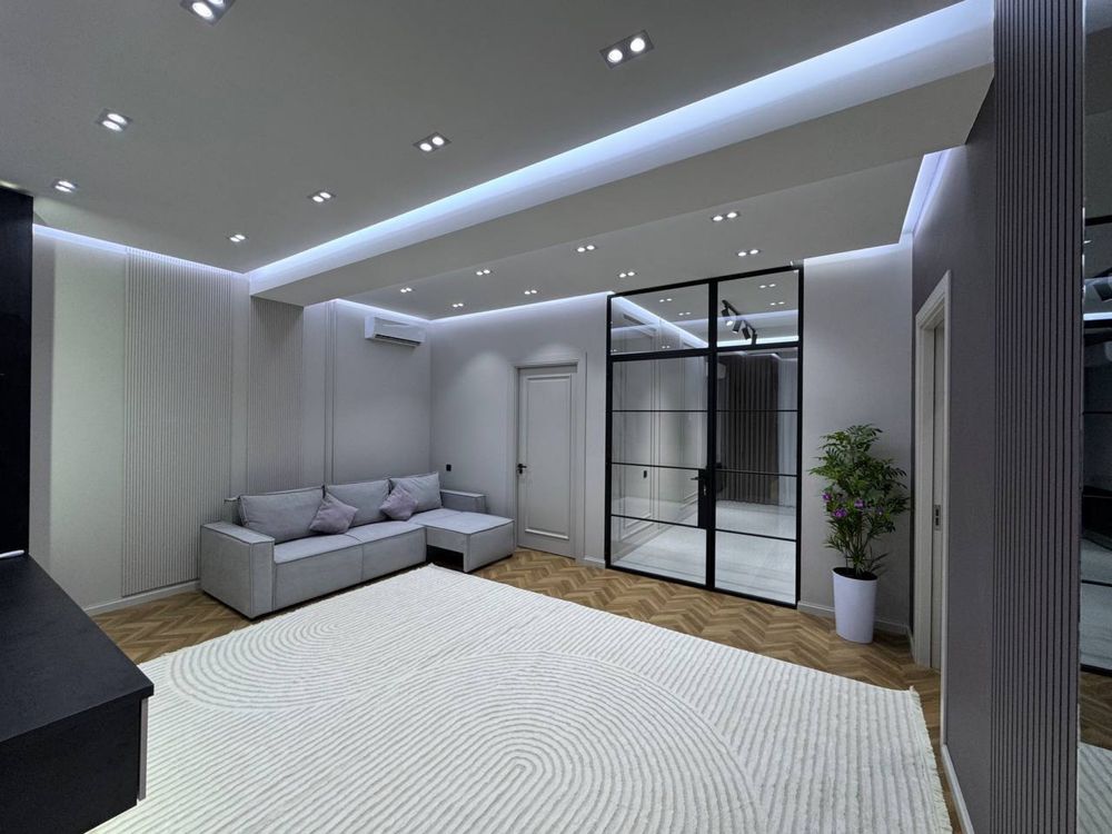 Srochno Sotiladi Oq saroy 3/3/8 yangi remont 87m2