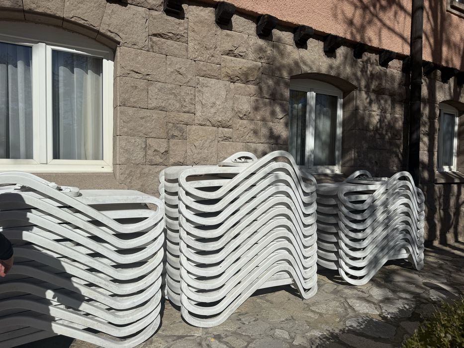 Пластмасови шезлонзи