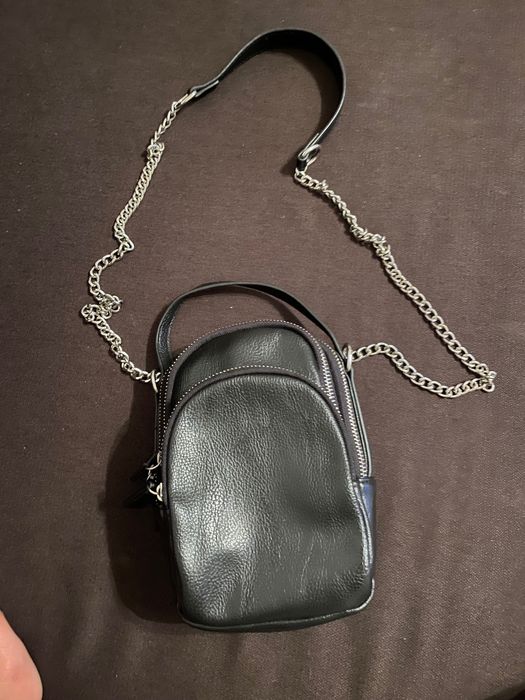 Малка черна чанта