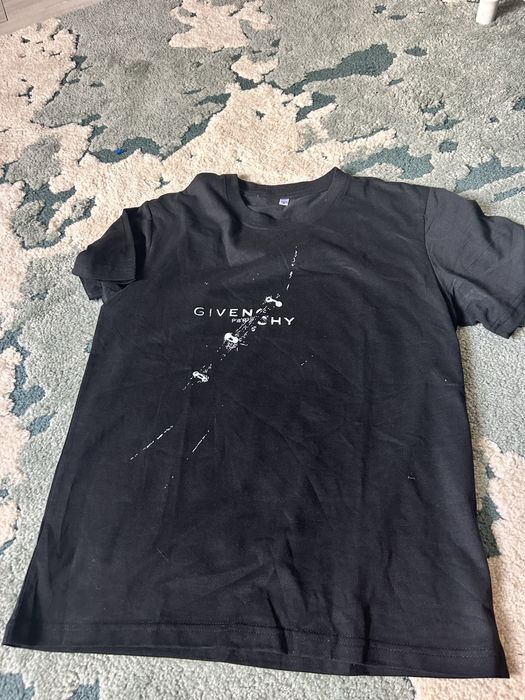 Vand tricou Givenchy nou