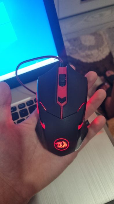 Leptop Asus tastatura si mouse