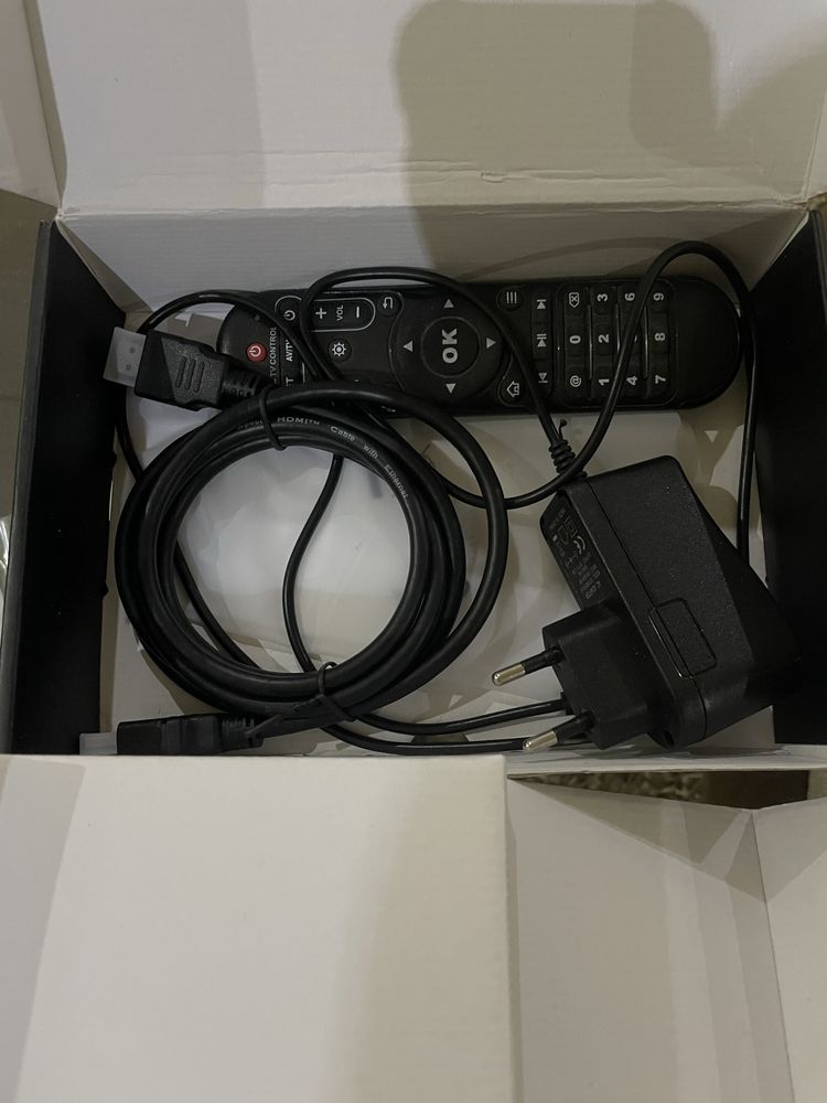 X96 MAX TV BOX 4GB ram/32 GB memory Android