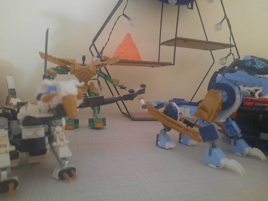 Vând lot lego ninjago