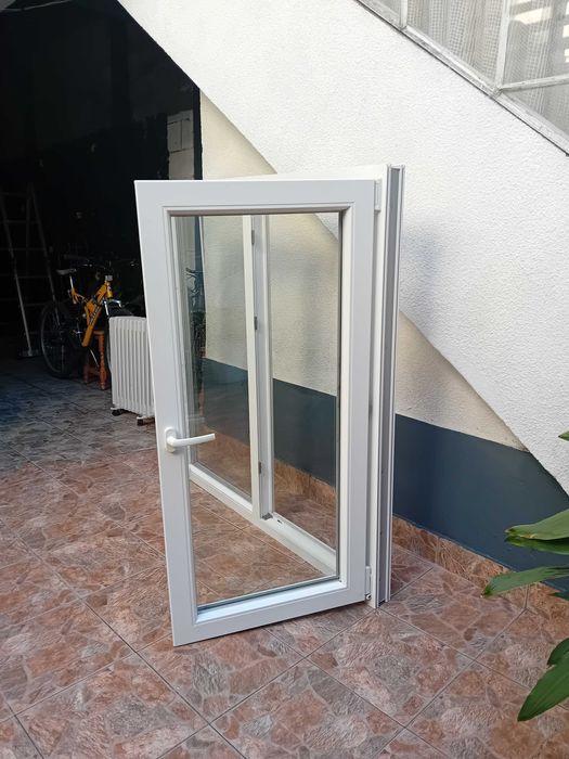 Прозорец ПВЦ дограма комарниса е бонус