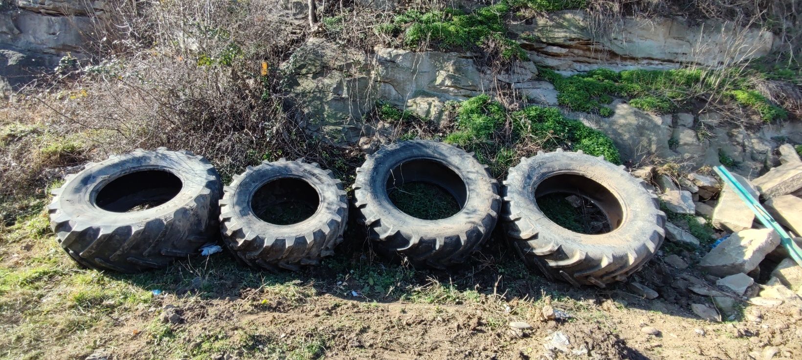 Гуми за комбайн/ трактор , 650/65/38 tr 202,