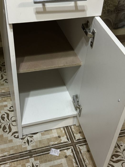 Маникюрный стол