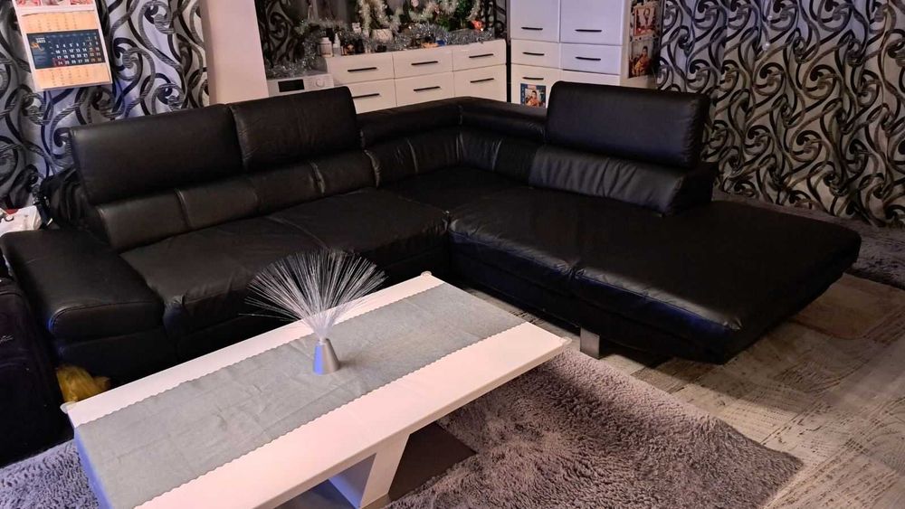 Кожен диван с функция сън