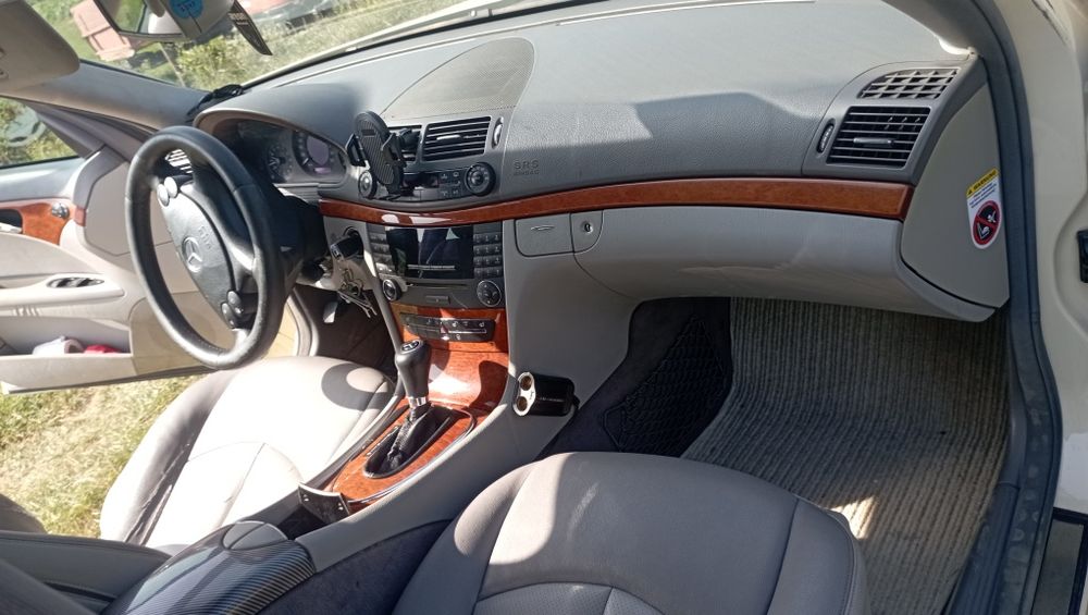 Vând sau schimb Mercedes Benz E