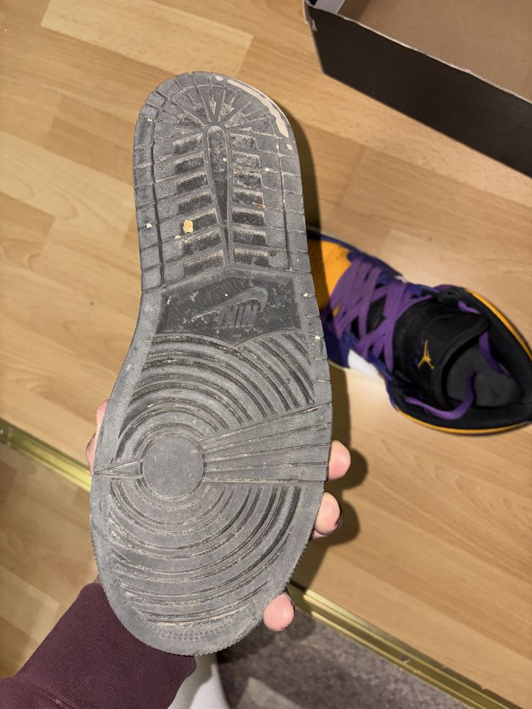 Jordan 1 mid обувки