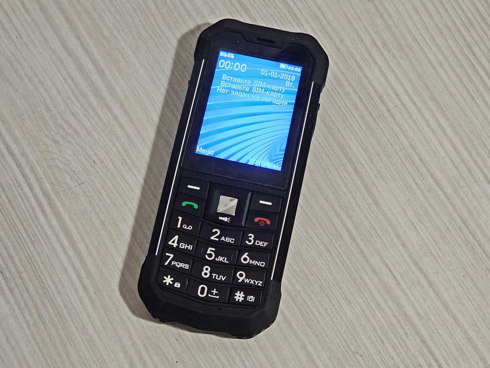 Бутонен защитен телефон AGM M3 с IP68
