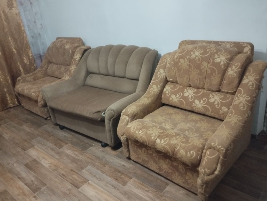 Продам два кресла-кровати и диван.