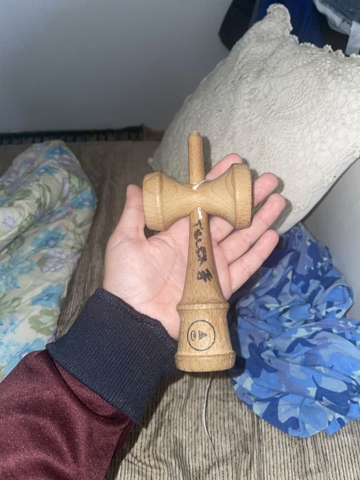 Kendama europe semnata de jucatori de kendama