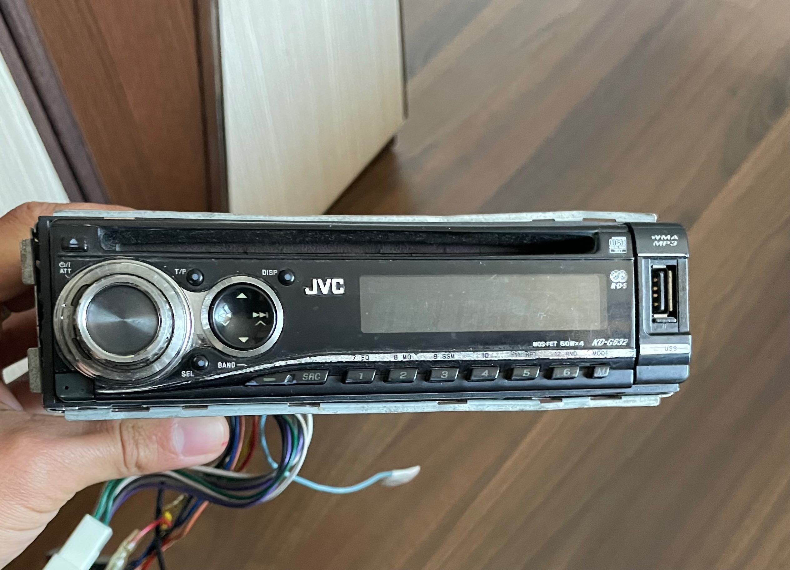 Vând casetofon auto JVC