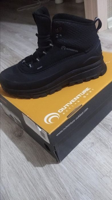 Продам новые ботинки